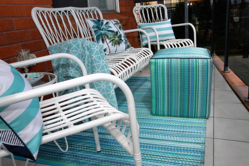 Chill-Out Beachside - Main Beach 포스터 외부 사진