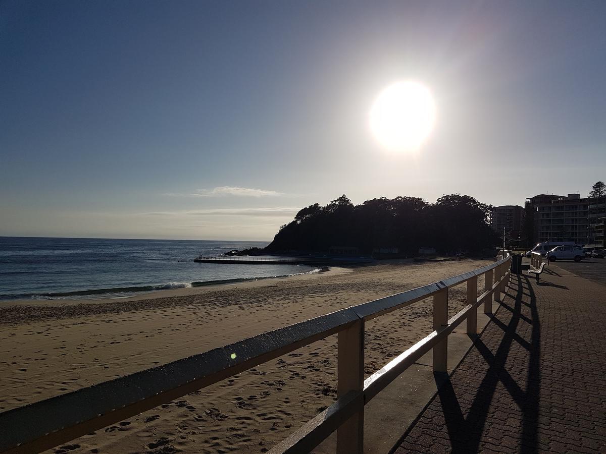 Chill-Out Beachside - Main Beach 포스터 외부 사진