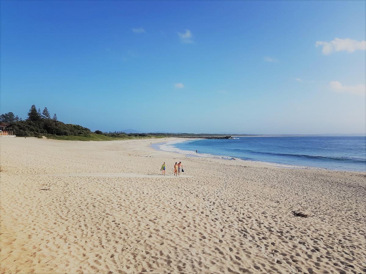 Chill-Out Beachside - Main Beach 포스터 외부 사진