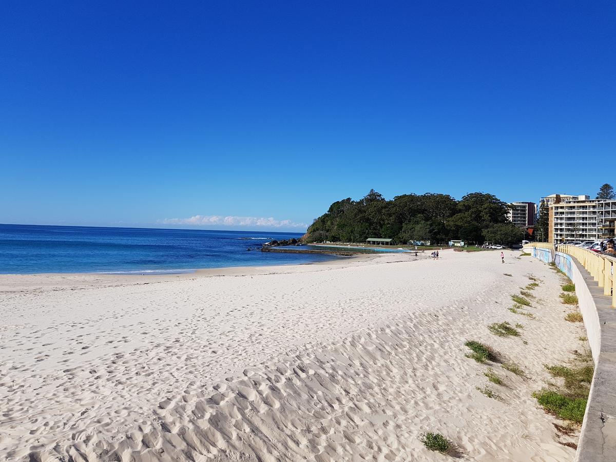 Chill-Out Beachside - Main Beach 포스터 외부 사진